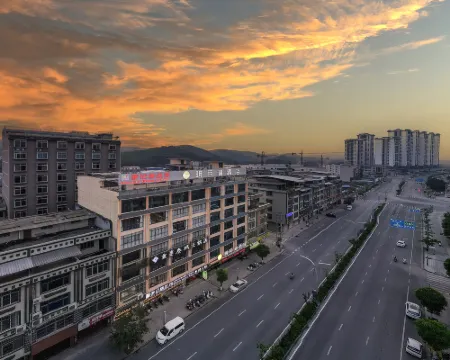 明月湖ホテル（隆安） 隆安のホテル