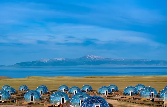 賽里木湖潮剋星空營地