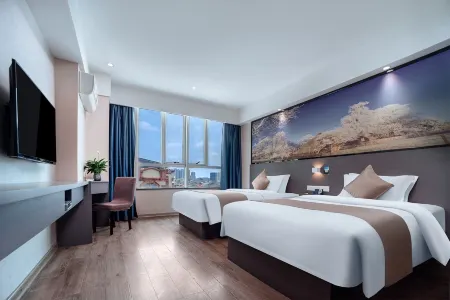 Huixin Business Hotel Отели рядом с достопримечательностью «Pingnanxian Caifu Square»