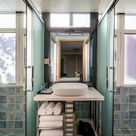 Urumqi Junhe Box Hotel (West Daqiao Hongshan Park Branch)