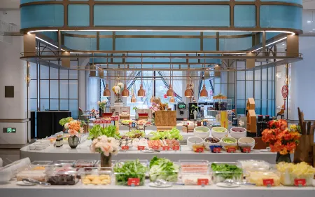 BUTTERFLY COVE CASTLE HOTEL IN YUEXI Отели рядом с достопримечательностью «Dabie Mountain Azalea Ecological Cultural Grand View Garden»