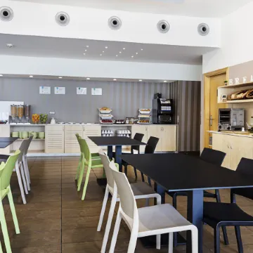 B&B HOTEL Madrid Aeropuerto T1 T2 T3