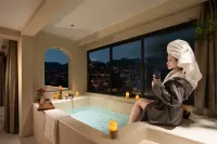 Butterfly Hotel · Huaweimian