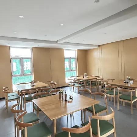 Linglan Hotel (Tianshui Railway Station Second People's Hospital Branch)