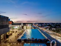 Vientiane Mekong Hotel(Swimming pool in the air) Hotels near Pha That Luang