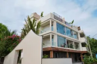 Traveler chasing the moon, designer seaside homestay