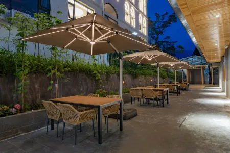 Mount Emei Jiuyue Homestay (Emeishan Scenic Area Zero Kilometer Branch) Отели рядом с достопримечательностью «Jiulao Cave»