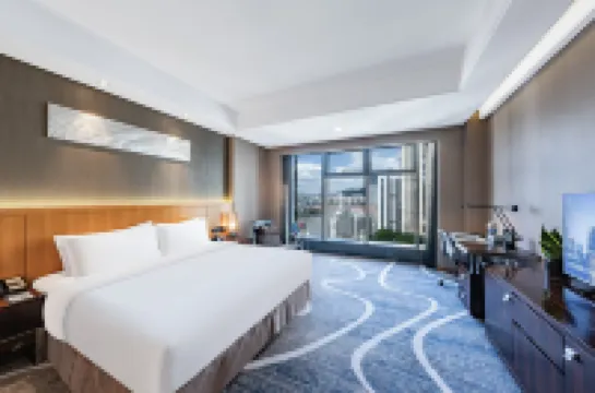 C Plaza Hotel (Chongqing Jiefangbei Hongya Cave)