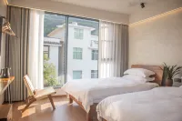 Jingdezhen Mountain has wooden B&B - Jacuzzi