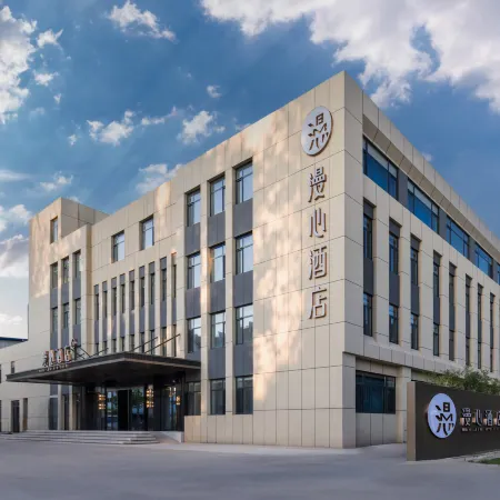 Manxin Hotel of Hebei University at Baoding East Railway Station