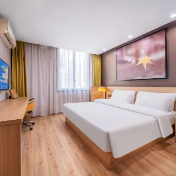 IU Hotel (Chongqing Hechuan Ruishan Road Ta'ermen Square) Отели рядом с достопримечательностью «Готовная станция для пассажиров в Хичуане»