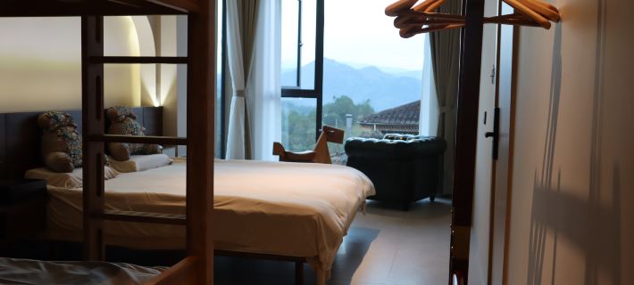 See the moon mountain house Hotels in Pingnan