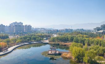 Mingshihui Zhenpin Hotel (Longshou Lake Park)