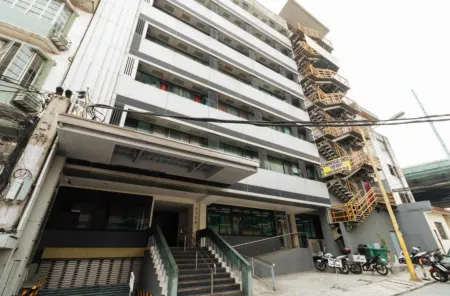 RedDoorz near Osmena Highway 1 Отели рядом с достопримечательностью «The Linear Makati Tower 2»