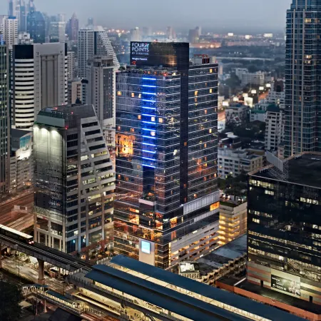 Four Points by Sheraton Bangkok Ploenchit Sukhumvit Отели рядом с достопримечательностью «Станция надземного метро Chit Lom»