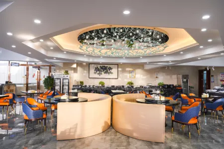 Tianrun Yibo Hotel Отели рядом с достопримечательностью «Mingsha Mountain And Crescent Spring»