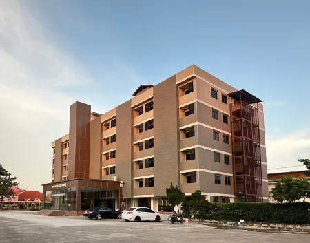 Miloft Suvarnabhumi Airport hotel Отели рядом с достопримечательностью «KMITL Stadium»