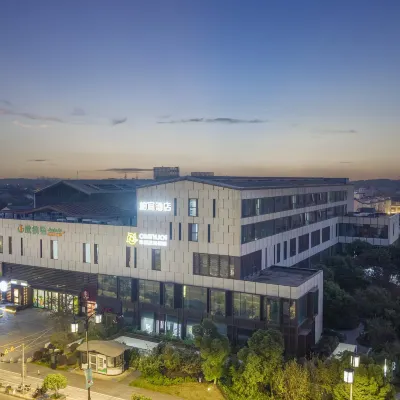 Baiyi Hotel (Suzhou Taihu Scenic Area Xiupin Street) Hotels near Taihu Lake