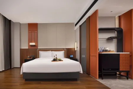 ROYGEM Hotel Huangxing South Rd Pedestrian Street, Wuyi Square Metro Station, Changsha Отели рядом с достопримечательностью «Changsha Nanjiao Park»