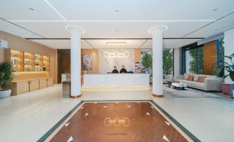 Yinhua Zhixuan Hotel (Dali High-speed Railway Station Erhai Park)