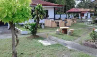 RedDoorz @ Golden Travellers Inn Antique Hotels in 