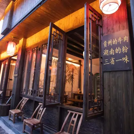 Yun She Designer Minimalist Family Vacation Homestay (Border Town Tea Cave Scenic Area Branch)