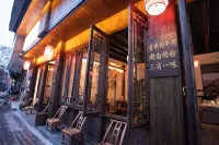 Yun She Designer Minimalist Family Vacation Homestay (Border Town Tea Cave Scenic Area Branch)