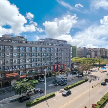 V8 plus Huanlin Hotel (Wanning High-speed Railway Station Branch)
