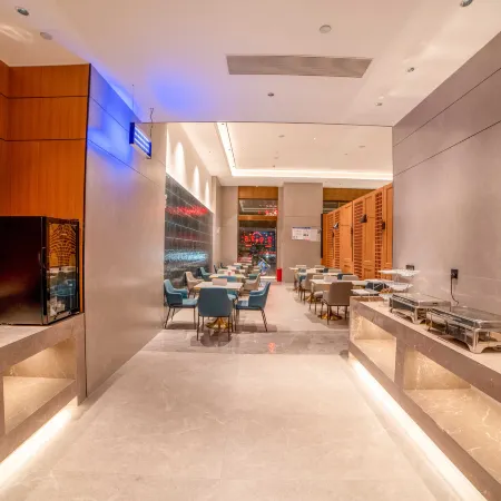 Jun Yuelan Hotel (Qinzhou Changrong World Trade Plaza Qinzhou East Station)