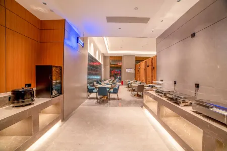 Jun Yuelan Hotel (Qinzhou Changrong World Trade Plaza Qinzhou East Station) Отели рядом с достопримечательностью «Qinzhou University Xianghuiyuan Campus»