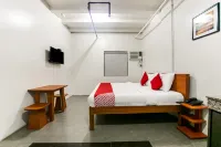 OYO 136 Regal Residences Hotels in San Mateo