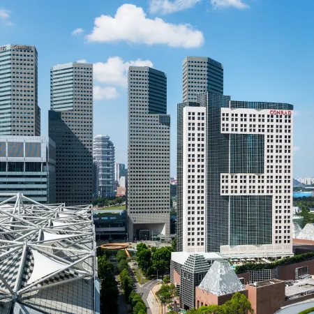 Conrad Singapore Marina Bay Отели рядом с достопримечательностью «Смотровая площадка Sands SkyPark»