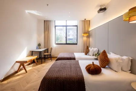 Slow Life Riverside B&B (Wuzhen Xizha Branch) Отели рядом с достопримечательностью «Wu Village»