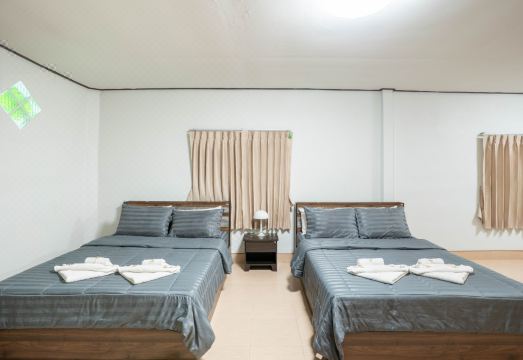 Phumthadarommanee Resort