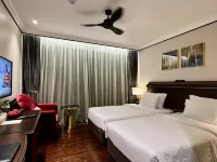 Hotel du Monde Art Hotels near Gia Lam Railway Station