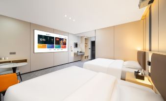 Cloud Holiday Hotel (Zhangzhou Changtai Hello Plaza Store)