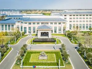 โรงแรมรีสอร์ทน้ำพุร้อนฮันเทียน จิ่วหลงโข่ว