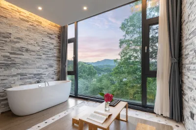 Cloud Summer Blossom - 180° Mountain Stream Retreat - Starry Pool Villa Resort Hotels in Dazhuhai