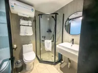 Bocheng Holiday Hotel (Hulunbuir Ancient City) - parking