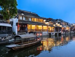 Zhenshui Courtyard · 180° River-View · Designer's Aesthetic | Panoramic Resort Guesthouse (Xitang)