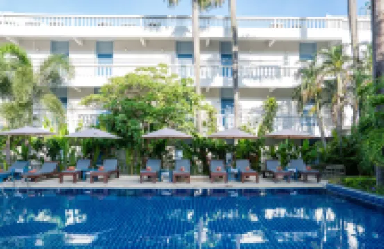 Phuket Island View Resort Hoteles cerca de Karon Beach