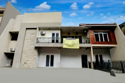 Hotel O Siwalankerto Near City Of Tommorow Mall Formerly Padang Pasir C-12 Residence Hotels in Gayungan