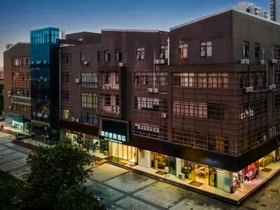 City Comfort Inn Hotel (Liuzhou Liudong New District Hualing Youlinhui) Hotels near Guangxi University of Technology Lushan College