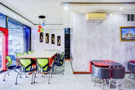 Hotel O Asyaffirah Near Masjid Raya Al Mashun SM Raja Medan Отели рядом с достопримечательностью «Maimoon Palace»