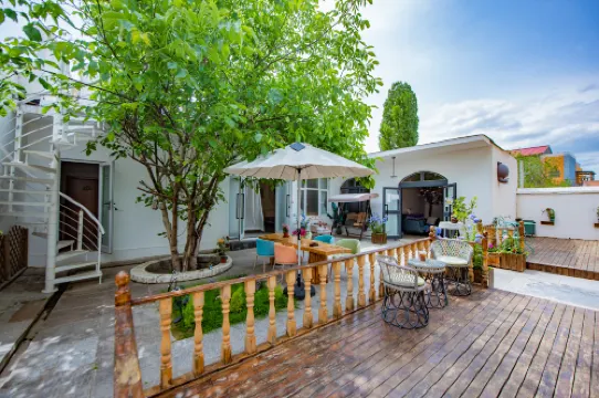 特克斯奶嘴象民宿（盛世華疆八卦城之夜店）