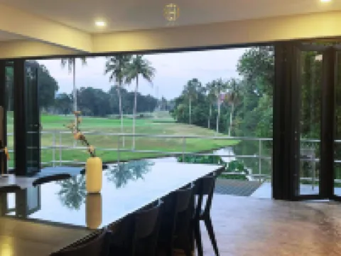 The Luxurious 231, Lake House Villa Hotels in Pegoh