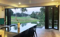 The Luxurious 231, Lake House Villa Hôtels à : Pegoh