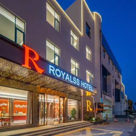 R ROYALSS HOTEL Отели рядом с достопримечательностью «Северный вокзал Аньтин»