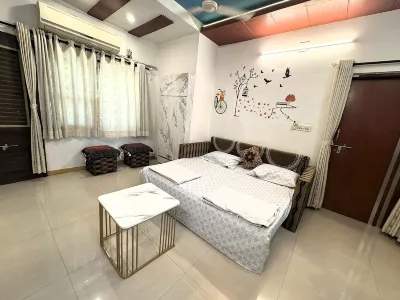 Private 3BHK Luxury bungalow-AC- The Homeland Stay