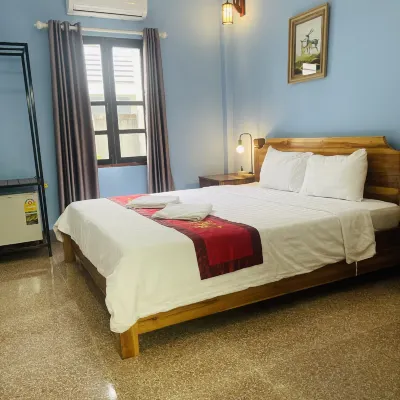 Liberty Place Hotels near Wat Tat Luang